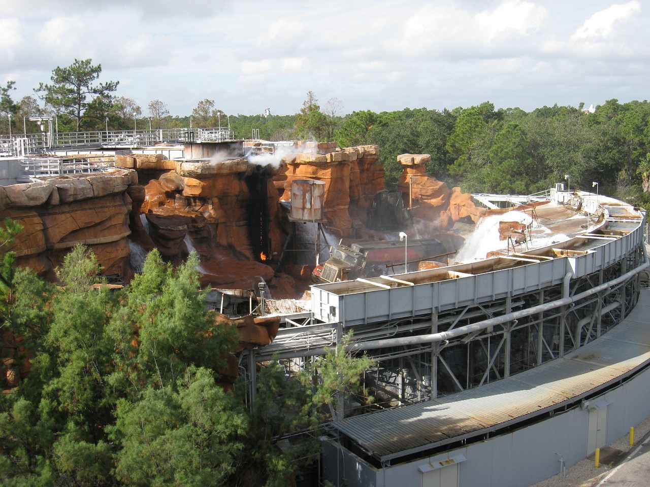 Vacation 2007-12 - Beaches Disney Hotels 0754.jpg - On the 2007-08 Florida vacation we visited beaches from Fort Myers to Sanibel Island sampling local food along the way. Green water and white sugar beaches! Arriving at Disney World we visited several of the theme resorts.